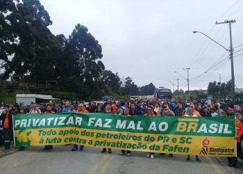 Ato contra fechamento da Ansa/Fafen-PR reúne cerca de 2 mil manifestantes no Paraná